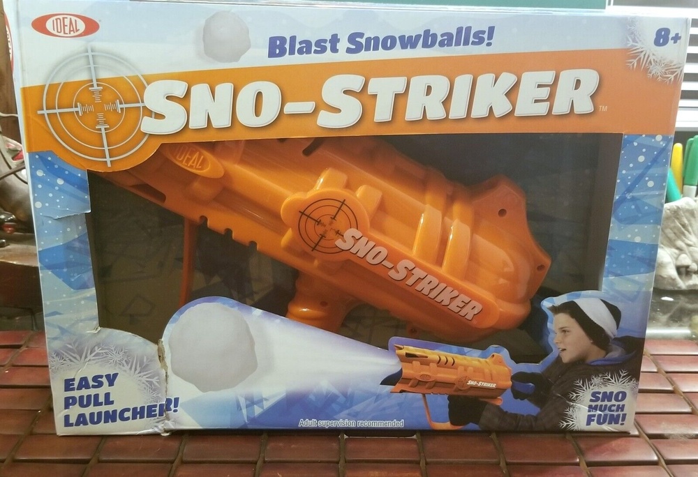 IDEAL Sno Toys SNO-STRIKER Snow Ball Launcher